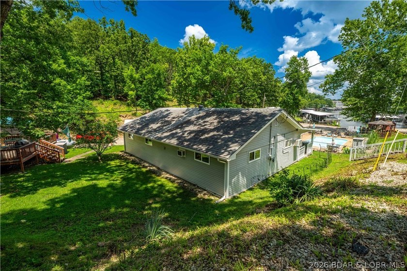 Perfectly located in the heart of Osage Beach, this beautifully - photo 31