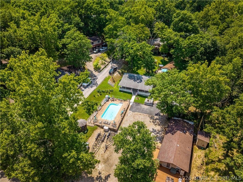 Perfectly located in the heart of Osage Beach, this beautifully - photo 33