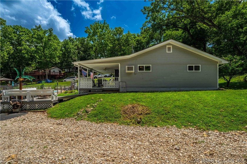 Perfectly located in the heart of Osage Beach, this beautifully - photo 42