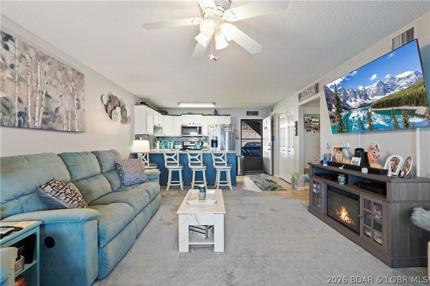 Motivated sellers! Experience the ultimate lakefront lifestyle - photo 2