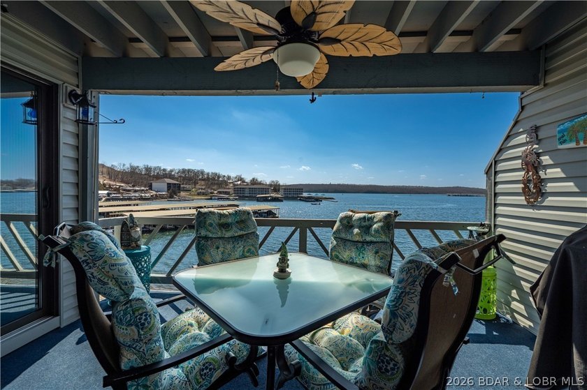 Motivated sellers! Experience the ultimate lakefront lifestyle - photo 3