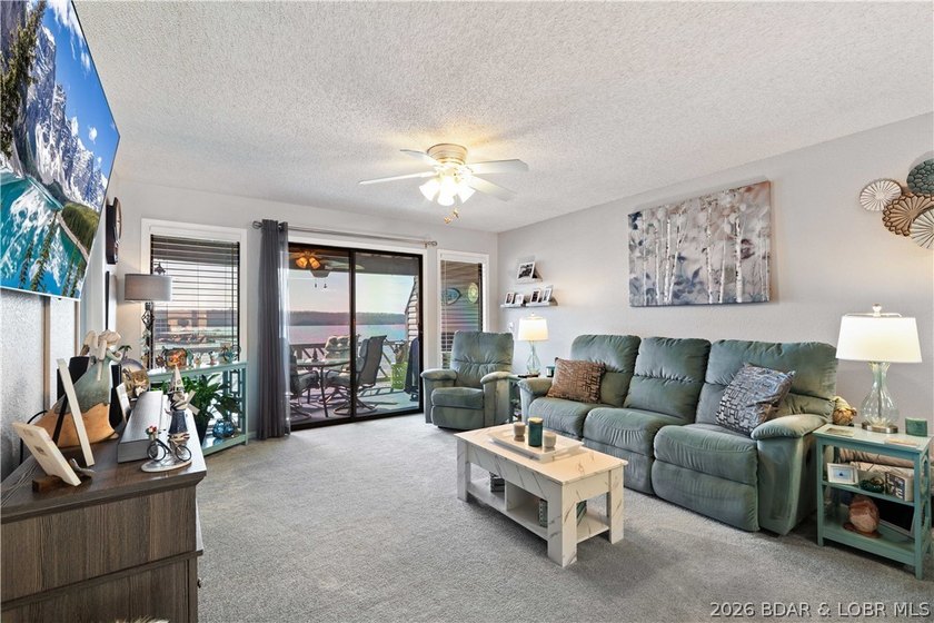 Motivated sellers! Experience the ultimate lakefront lifestyle - photo 6