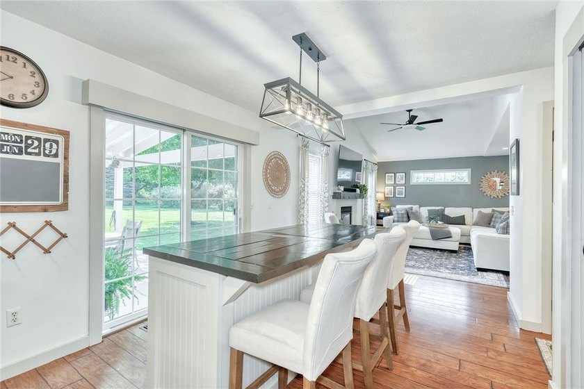 STYLE. SPACE. SERIOUS ENTERTAINING... inside &amp; out! This isn't a - photo 11