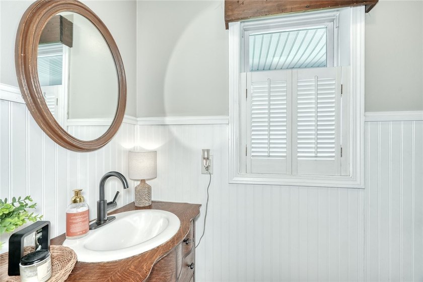 STYLE. SPACE. SERIOUS ENTERTAINING... inside &amp; out! This isn't a - photo 18