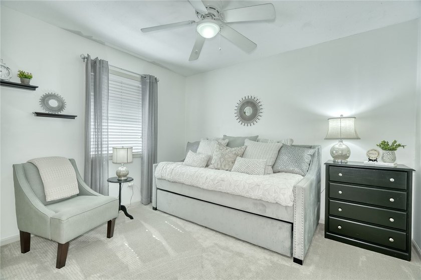 STYLE. SPACE. SERIOUS ENTERTAINING... inside &amp; out! This isn't a - photo 26