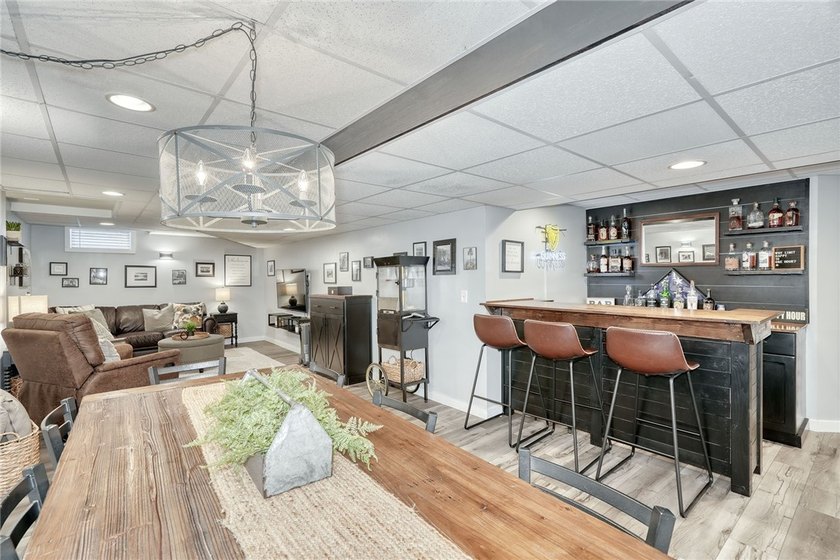 STYLE. SPACE. SERIOUS ENTERTAINING... inside &amp; out! This isn't a - photo 30