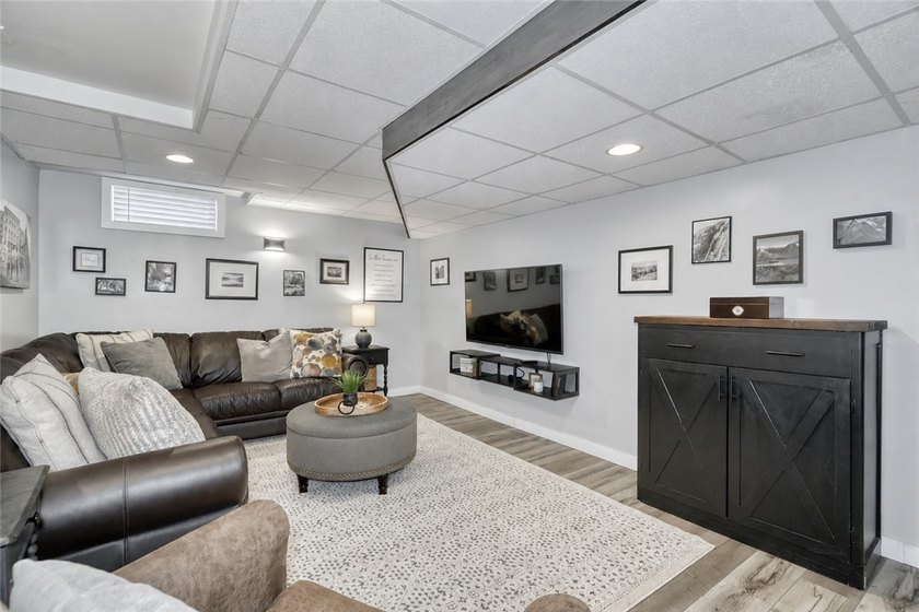 STYLE. SPACE. SERIOUS ENTERTAINING... inside &amp; out! This isn't a - photo 31