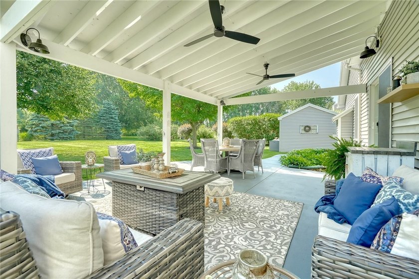 STYLE. SPACE. SERIOUS ENTERTAINING... inside &amp; out! This isn't a - photo 34