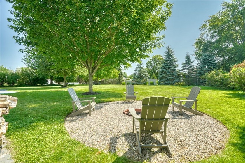 STYLE. SPACE. SERIOUS ENTERTAINING... inside &amp; out! This isn't a - photo 38