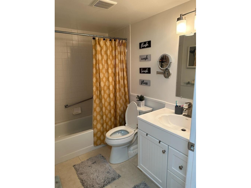 Beautiful corner unit condo in first floor 2-bed / 2-bath unit - photo 16