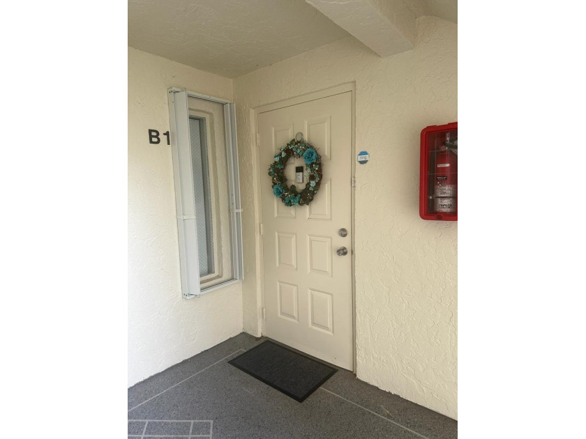 Beautiful corner unit condo in first floor 2-bed / 2-bath unit - photo 21
