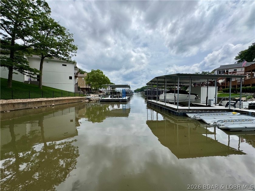 Lakefront living in a peaceful cove at the 26mm! Breathtaking - photo 4