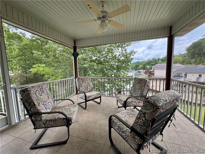 Lakefront living in a peaceful cove at the 26mm! Breathtaking - photo 5