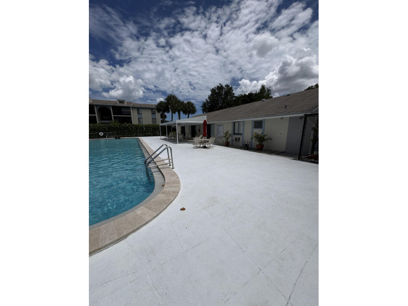 Beautiful corner unit condo in first floor 2-bed / 2-bath unit - photo 33