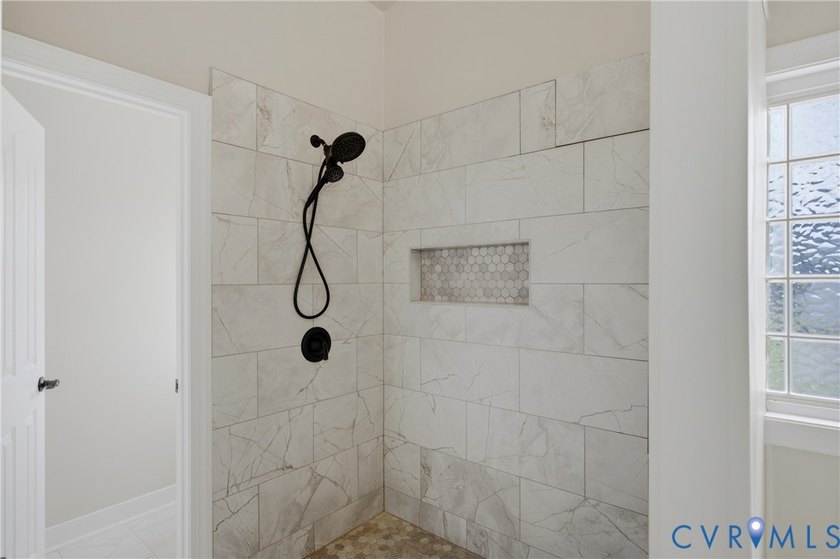 Welcome to 7900 Glendale Estates Dr, a beautifully renovated - photo 20