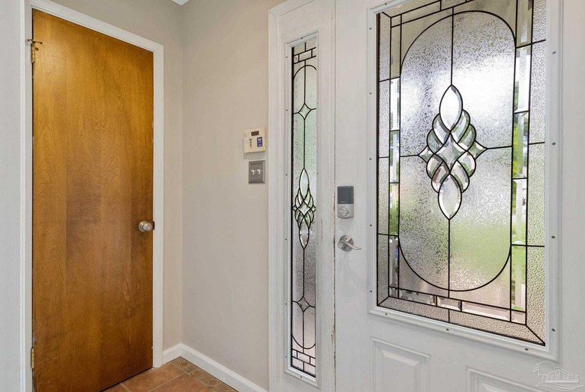 Discover the perfect blend of convenience and comfort in this - photo 4