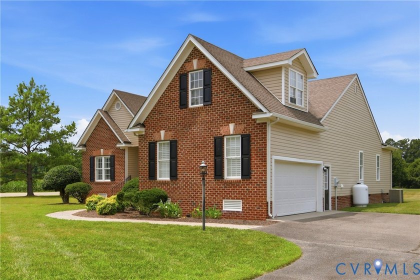 Welcome to 7900 Glendale Estates Dr, a beautifully renovated - photo 35