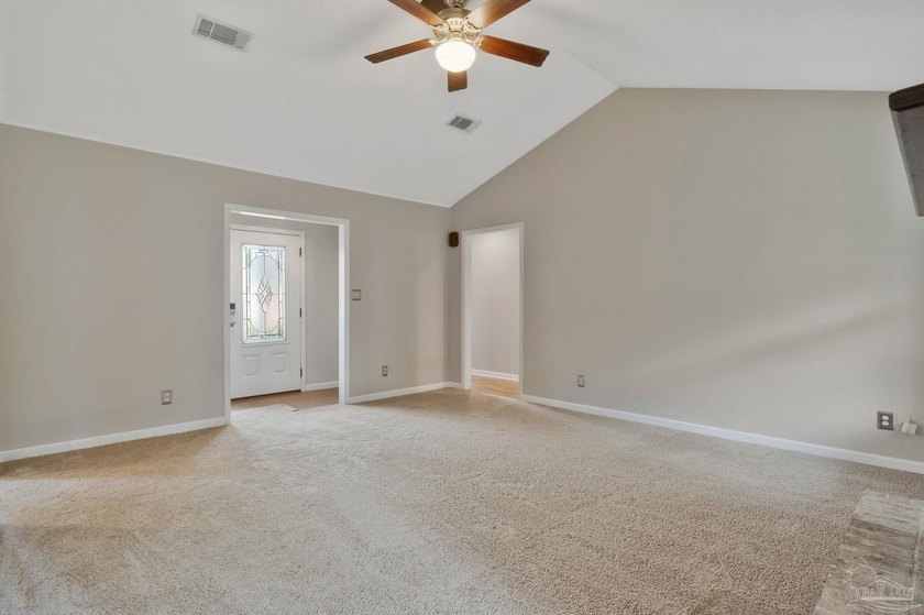 Discover the perfect blend of convenience and comfort in this - photo 5