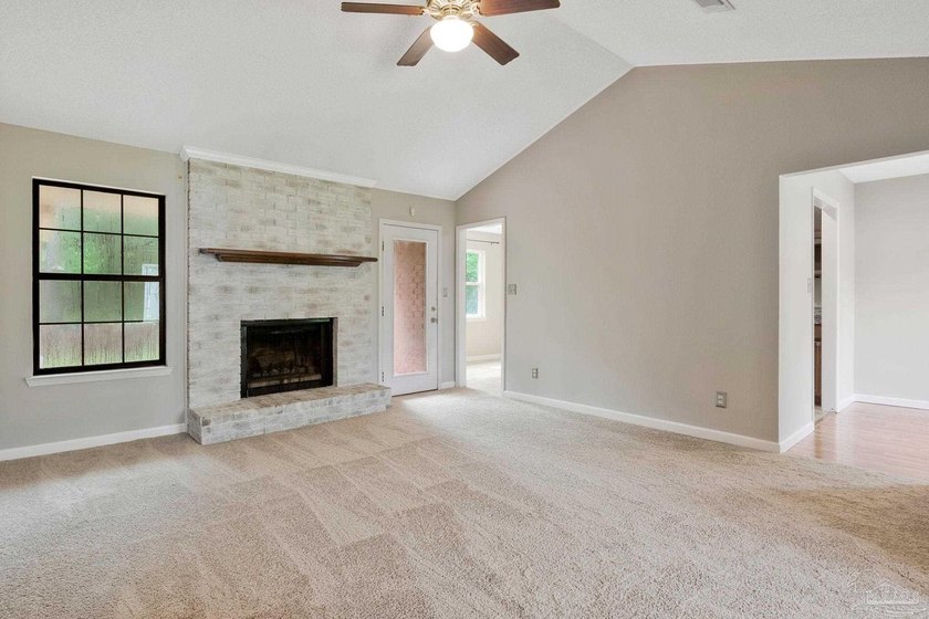 Discover the perfect blend of convenience and comfort in this - photo 7