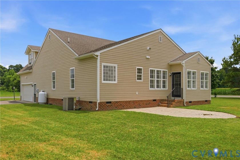 Welcome to 7900 Glendale Estates Dr, a beautifully renovated - photo 39