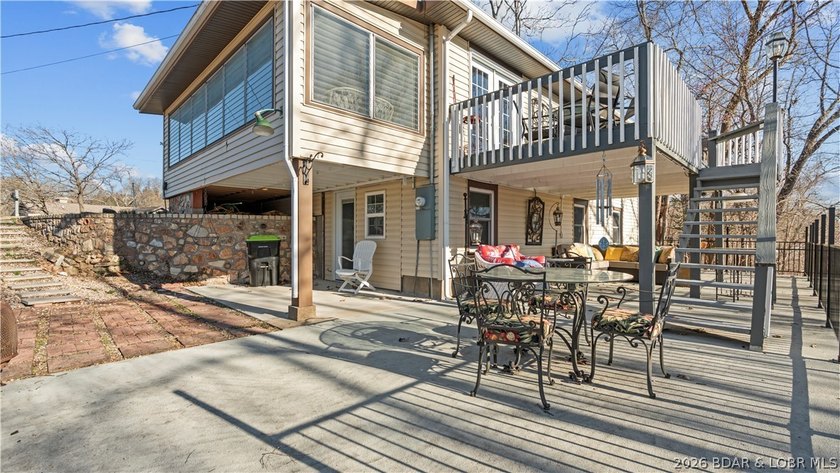 Charming 2 Bed, 2 Bath Lakeview Home - Fully Furnished &amp; Move-In - photo 8