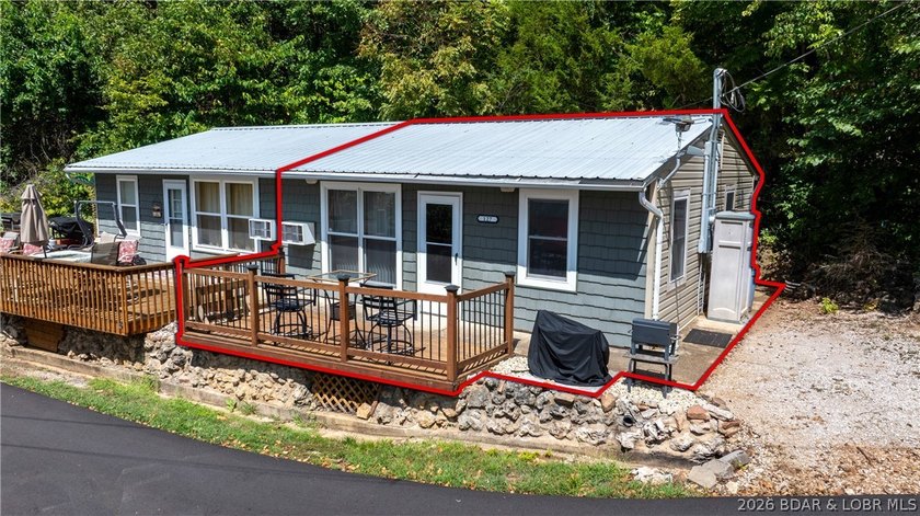 Lake views and easy lake living await! This 2-bedroom, 1-bath - photo 2