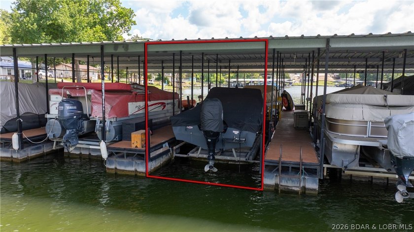 Lake views and easy lake living await! This 2-bedroom, 1-bath - photo 6