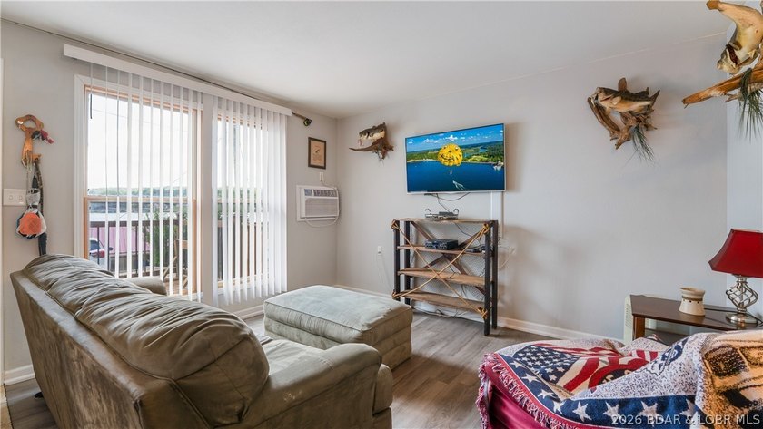 Lake views and easy lake living await! This 2-bedroom, 1-bath - photo 7