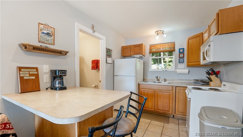Lake views and easy lake living await! This 2-bedroom, 1-bath - photo 10
