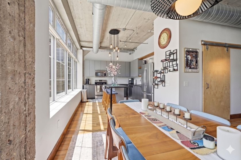 This is exactly what North Loop loft living should feel like - photo 12