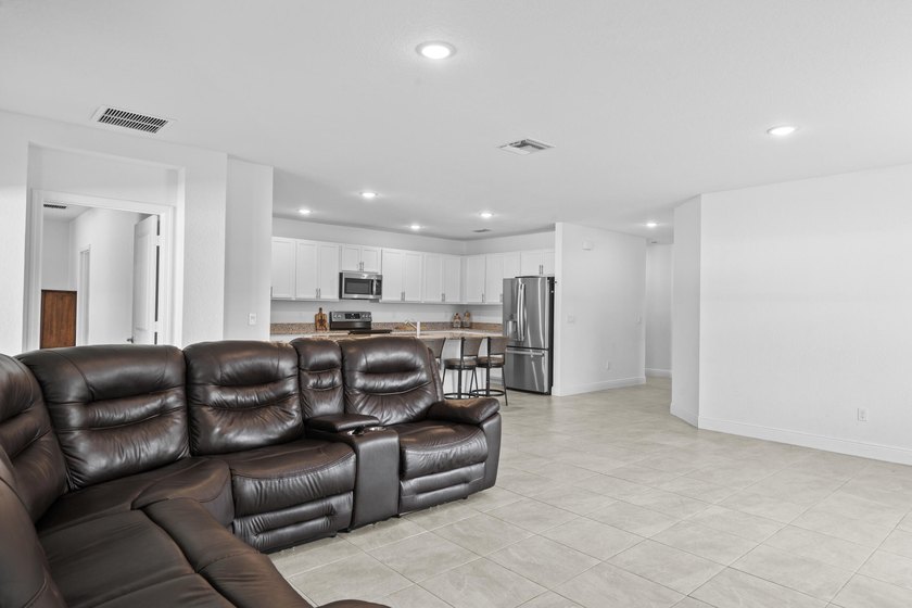 Stunning 2024-built Palmera model featuring a highly - photo 13