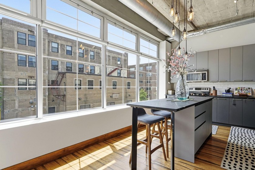 This is exactly what North Loop loft living should feel like - photo 13