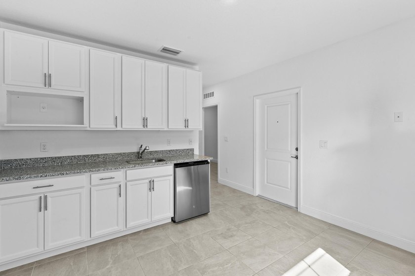Stunning 2024-built Palmera model featuring a highly - photo 35