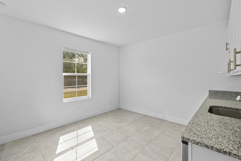 Stunning 2024-built Palmera model featuring a highly - photo 36
