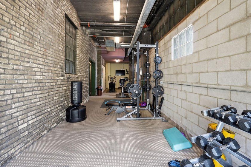 This is exactly what North Loop loft living should feel like - photo 36