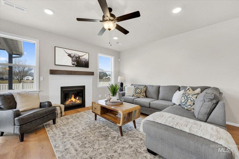 Welcome to The Hudson by Hayden Homes, a thoughtfully designed - photo 6