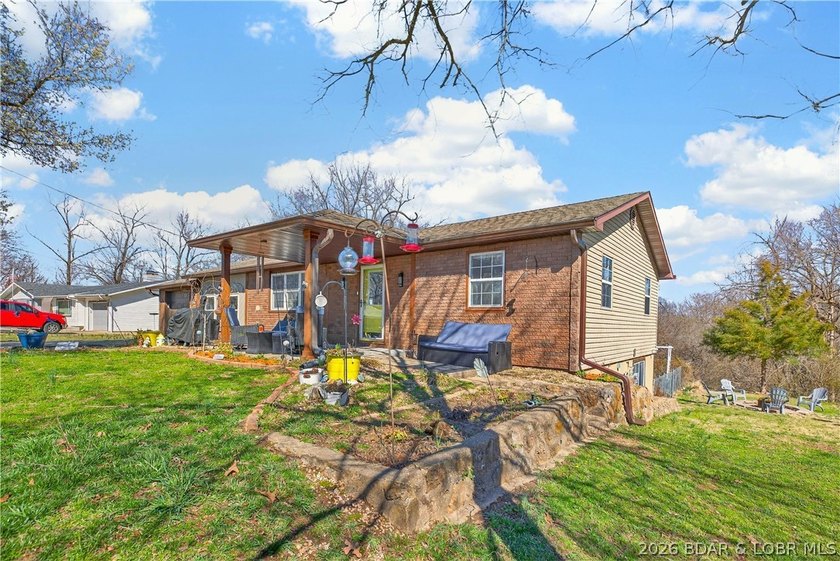 Welcome to your private retreat in the heart of Camdenton, where - photo 5