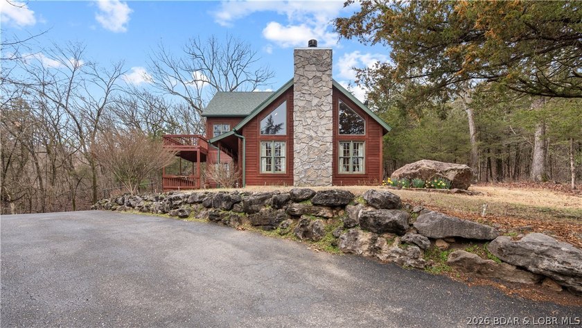 Welcome to this enchanting rustic retreat nestled within the - photo 4