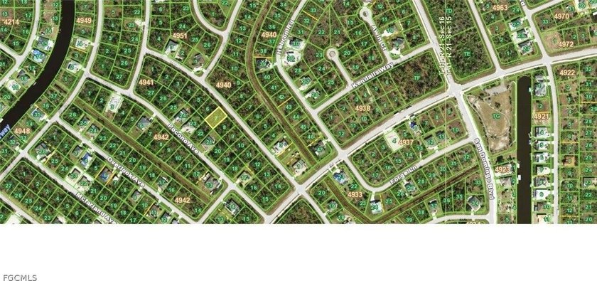 Build your Florida dream home on this desirable vacant lot in - photo 2