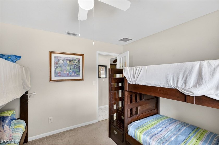 Welcome to this beautifully maintained southern-facing corner - photo 22