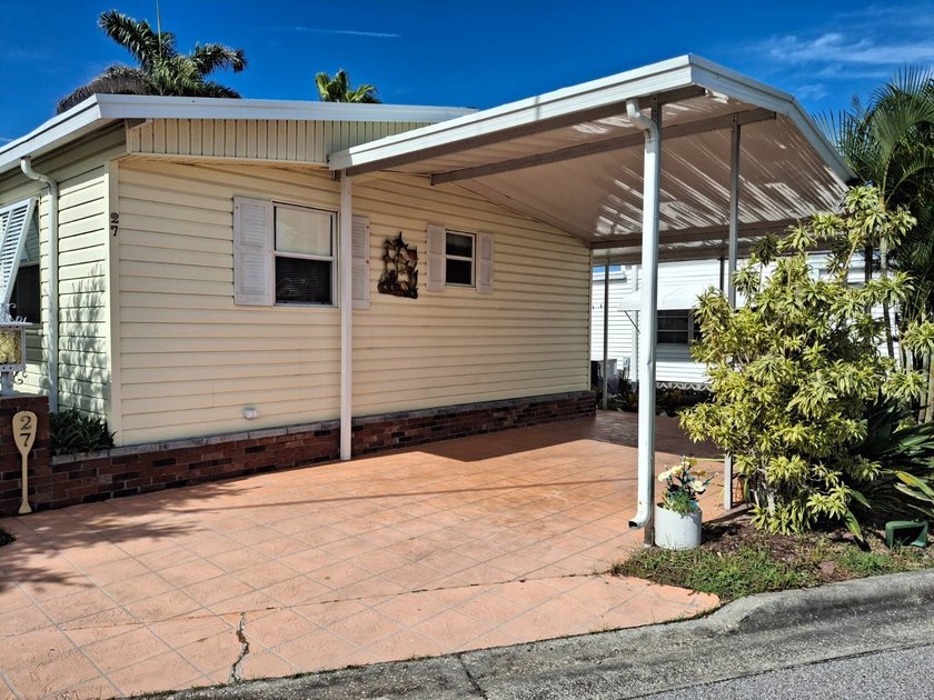 LOCATION, LOCATION. Directly on the water of Roberts Bay. Relax - photo 2