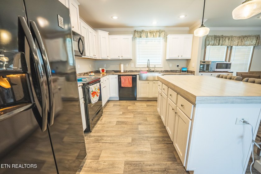 Unrestricted Country Living Meets Modern Comfort: Your 1-Acre - photo 21