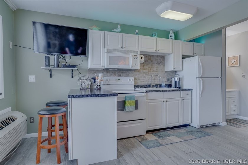 Beautifully updated 1 bed / 1 bath unit at Wheelhouse Condos - photo 3
