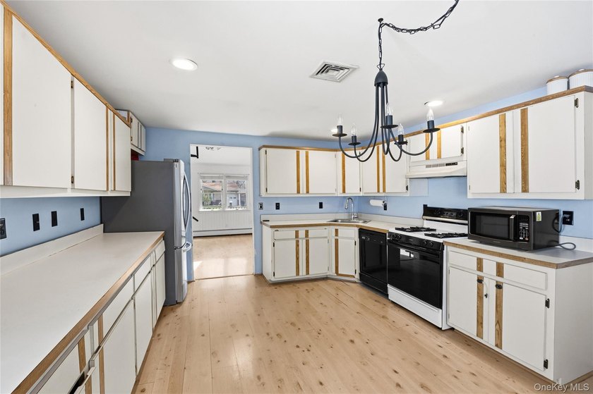 Great opportunity in the heart of Ridge! Perfect for first-time - photo 17