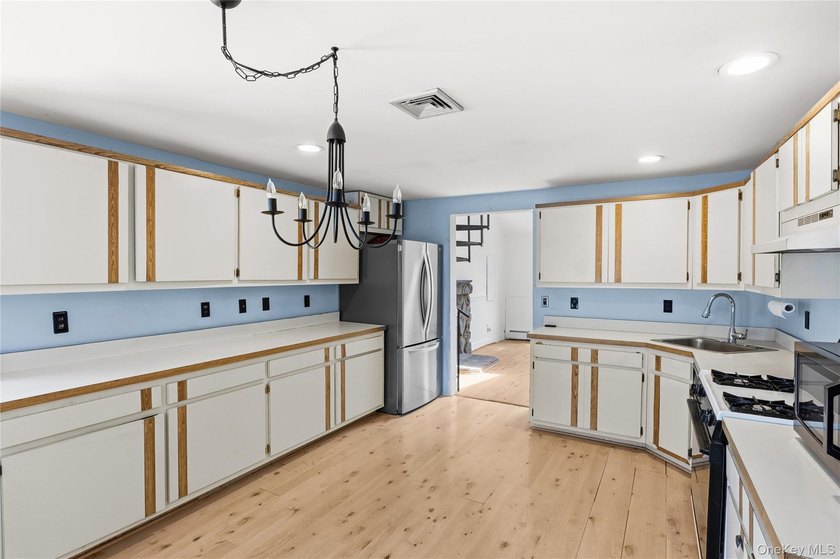 Great opportunity in the heart of Ridge! Perfect for first-time - photo 18