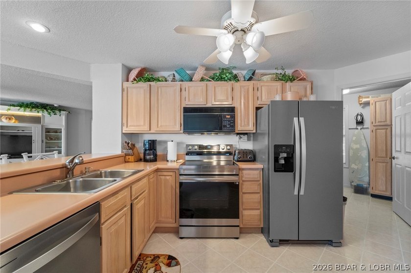 This stunning custom designed 2700+ sf condo was created in - photo 7