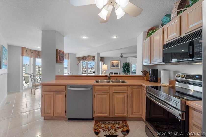 This stunning custom designed 2700+ sf condo was created in - photo 8
