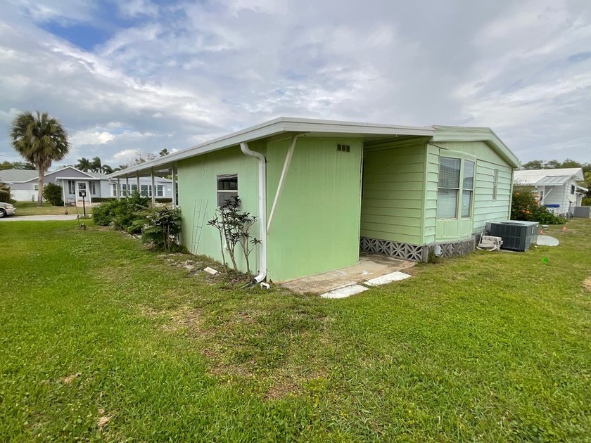 Motivated Seller!!! Welcome to your charming two-bedroom - photo 3
