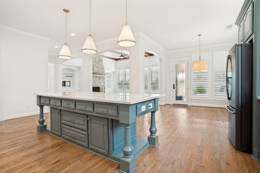 Welcome home to this stunning, move-in ready Huntington home - photo 12