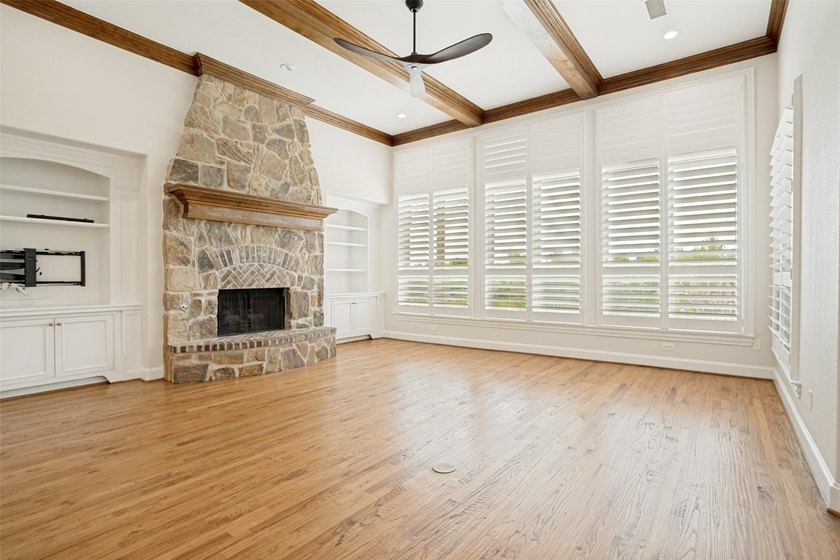 Welcome home to this stunning, move-in ready Huntington home - photo 15